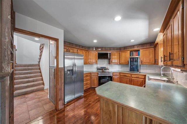 2615 NE SPRINGBROOK Street, Blue Springs, MO 64014