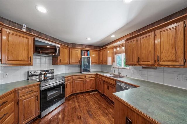 2615 NE SPRINGBROOK Street, Blue Springs, MO 64014