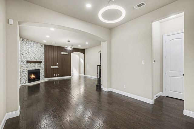 11833 Serenity Hill Drive, Fort Worth, TX 76040