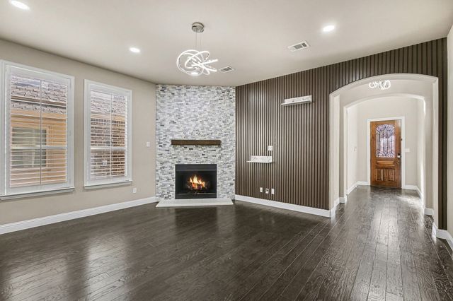 11833 Serenity Hill Drive, Fort Worth, TX 76040