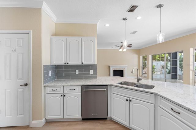 2808 W LEILA AVENUE, Tampa, FL 33611