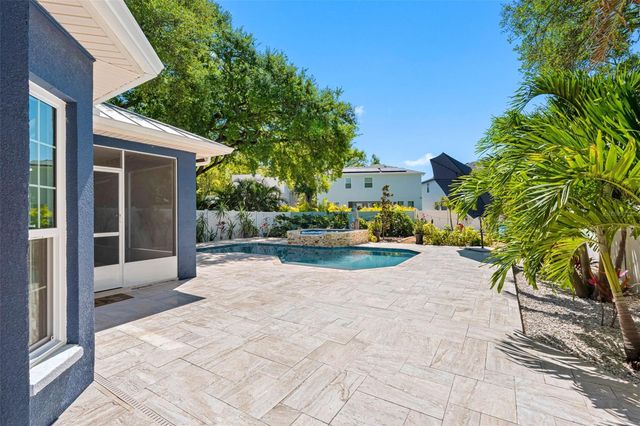 2808 W LEILA AVENUE, Tampa, FL 33611