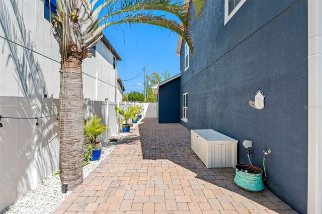 2808 W LEILA AVENUE, Tampa, FL 33611