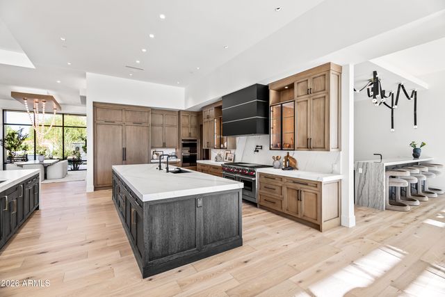 8100 N 64TH Place, Paradise Valley, AZ 85253