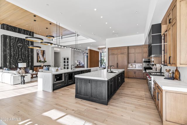 8100 N 64TH Place, Paradise Valley, AZ 85253