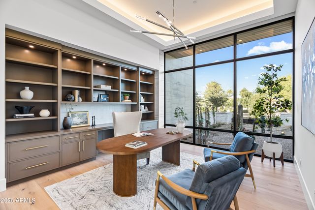 8100 N 64TH Place, Paradise Valley, AZ 85253