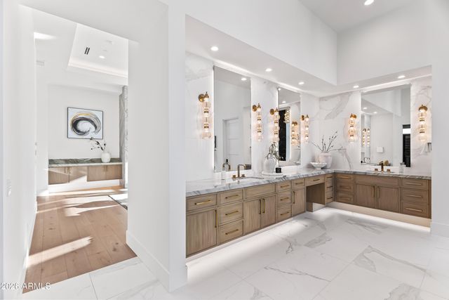 8100 N 64TH Place, Paradise Valley, AZ 85253