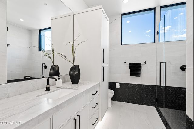 8100 N 64TH Place, Paradise Valley, AZ 85253
