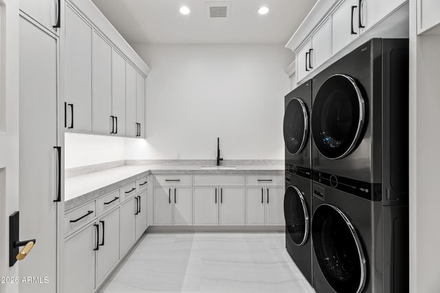 8100 N 64TH Place, Paradise Valley, AZ 85253