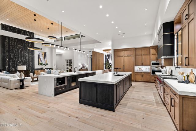 8100 N 64TH Place, Paradise Valley, AZ 85253