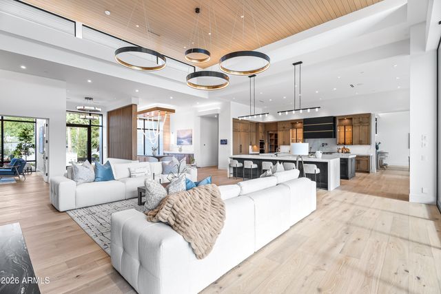 8100 N 64TH Place, Paradise Valley, AZ 85253