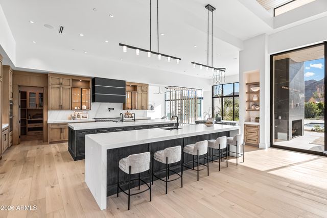 8100 N 64TH Place, Paradise Valley, AZ 85253