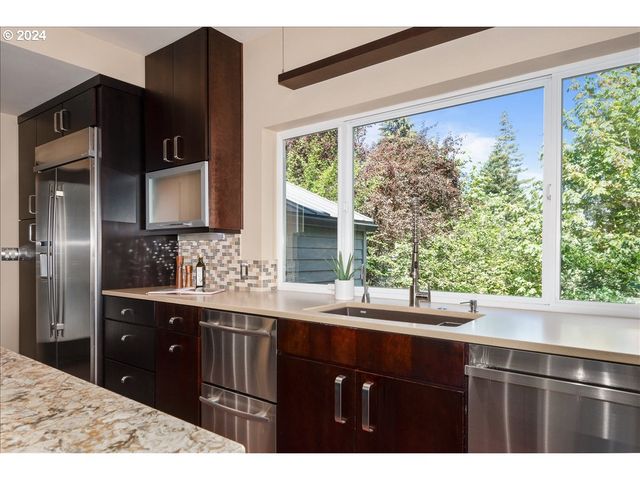 3131 Nw LURAY Ter, Portland, OR 97210