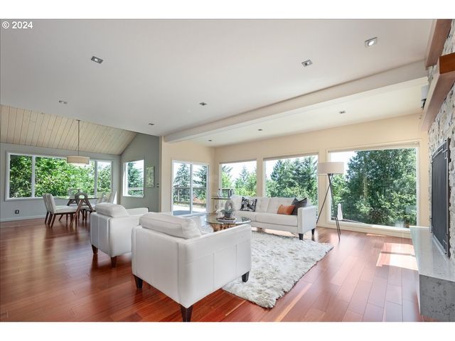 3131 Nw LURAY Ter, Portland, OR 97210