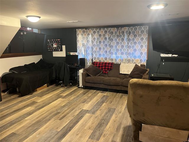 1512 N 5th Ave E Avenue, Newton, IA 50208