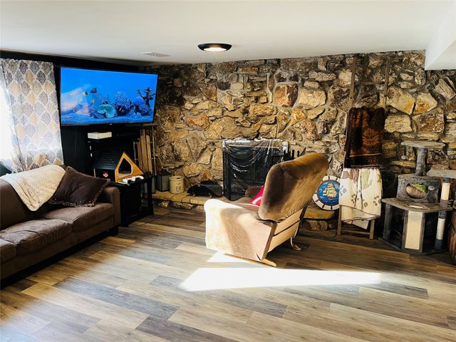 1512 N 5th Ave E Avenue, Newton, IA 50208