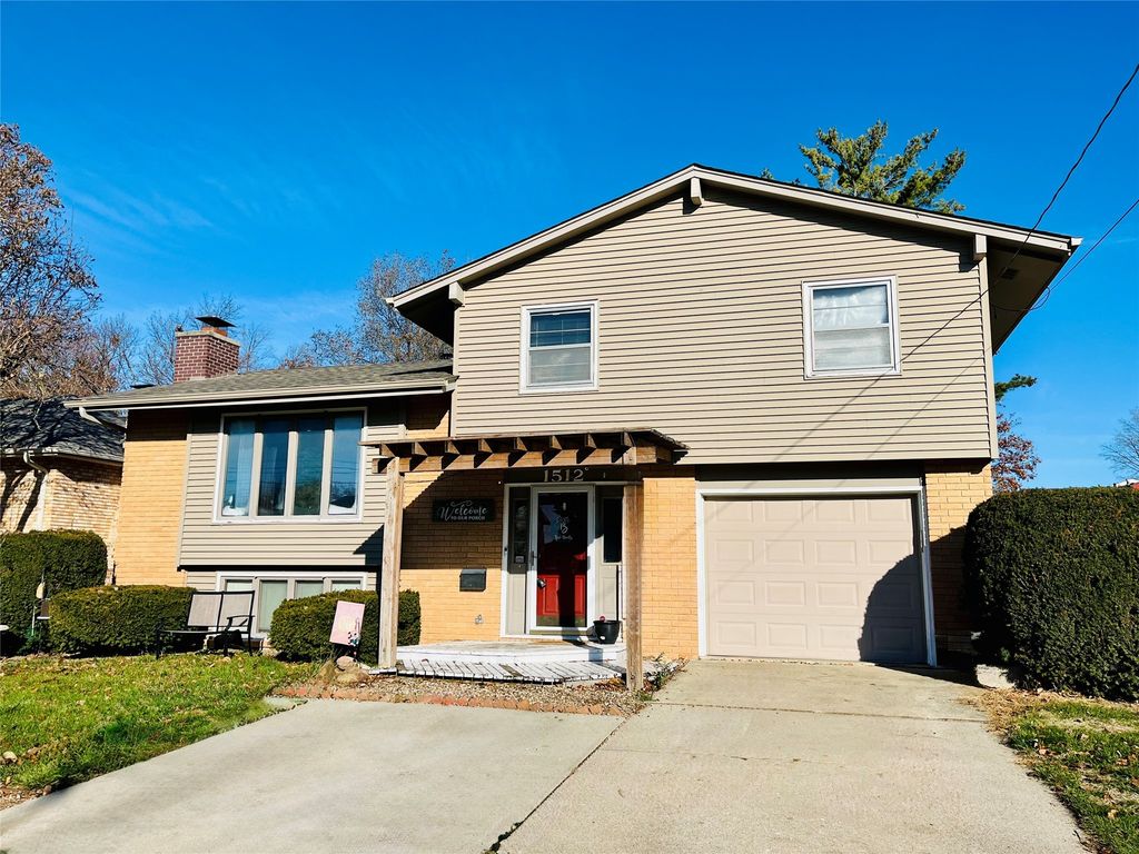 1512 N 5th Ave E Avenue, Newton, IA 50208