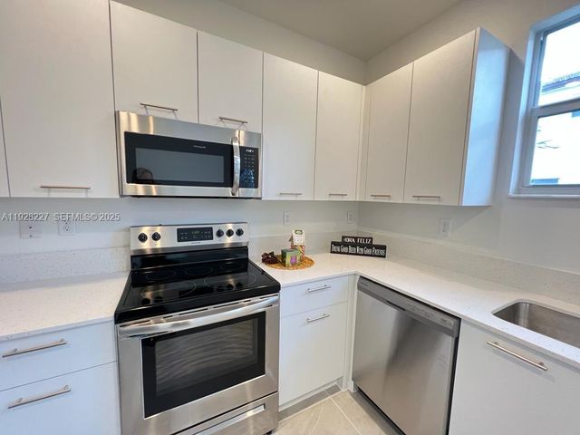 12612 NW 23rd Pl, Miami, FL 33167