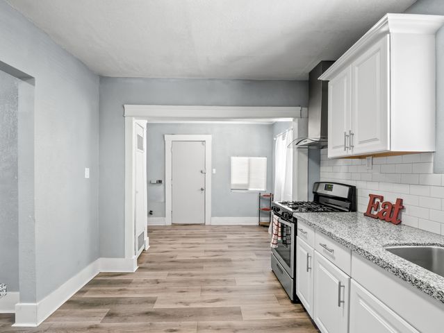 1211 E Clinton Avenue, Fresno, CA 93704