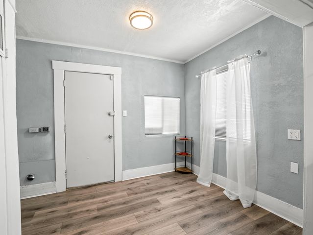 1211 E Clinton Avenue, Fresno, CA 93704