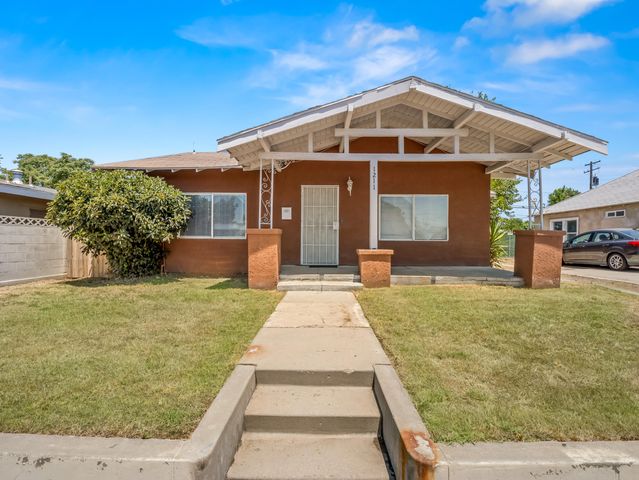 1211 E Clinton Avenue, Fresno, CA 93704
