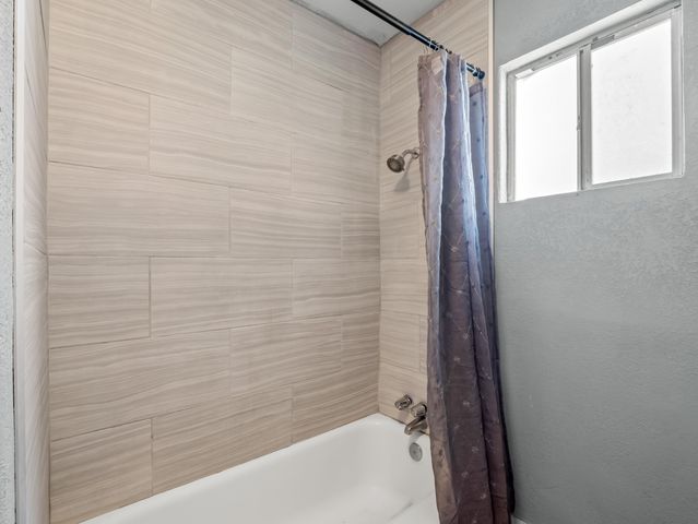 1211 E Clinton Avenue, Fresno, CA 93704