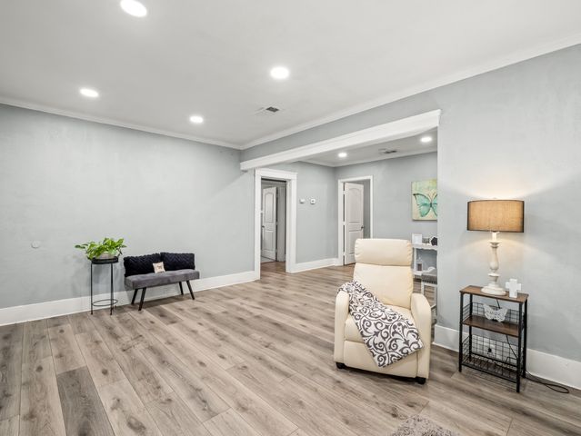 1211 E Clinton Avenue, Fresno, CA 93704