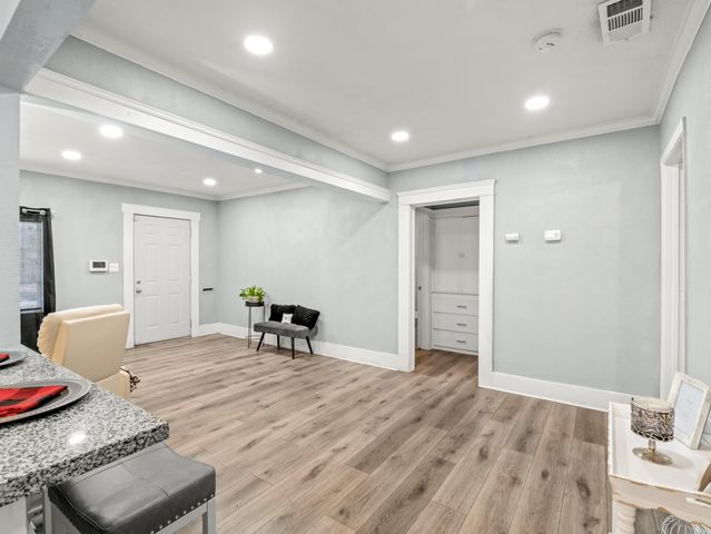 1211 E Clinton Avenue, Fresno, CA 93704