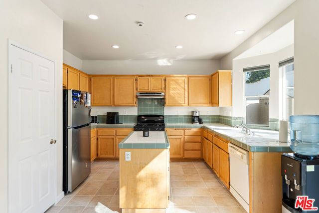 954 Taylor Lane, Fillmore, CA 93015