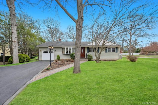 287 6th Avenue, Saint James, NY 11780