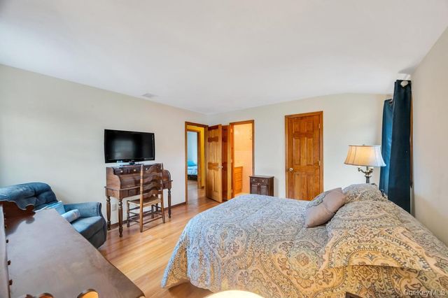 287 6th Avenue, Saint James, NY 11780
