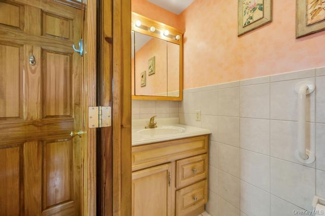287 6th Avenue, Saint James, NY 11780