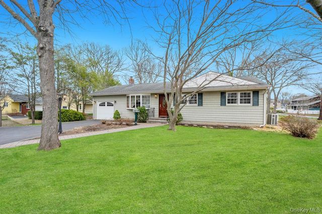 287 6th Avenue, Saint James, NY 11780