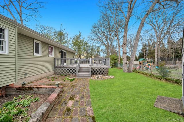 287 6th Avenue, Saint James, NY 11780