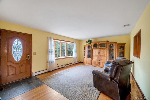 287 6th Avenue, Saint James, NY 11780