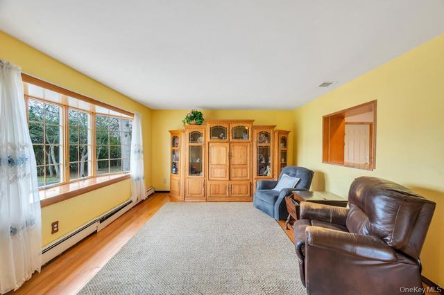 287 6th Avenue, Saint James, NY 11780