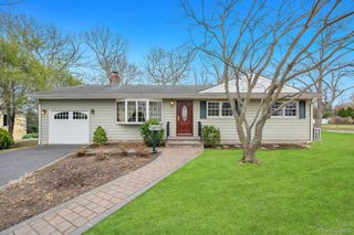 287 6th Avenue, Saint James, NY 11780
