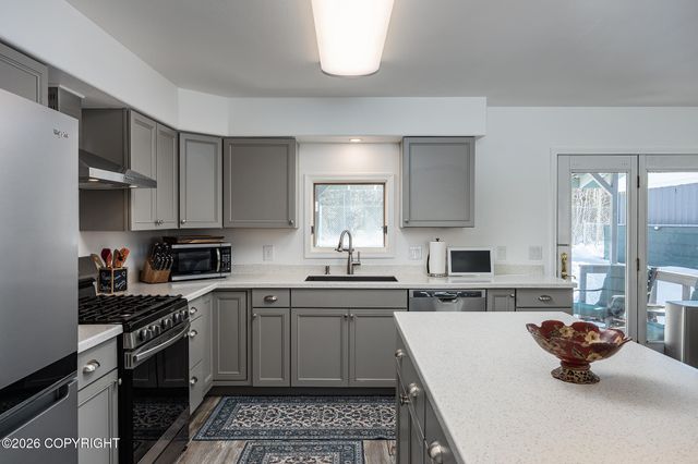 1111 Shannon Drive, Fairbanks, AK 99701