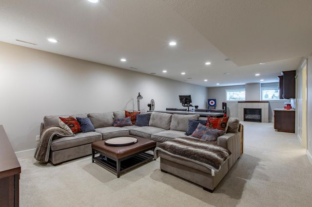 5361 Scenic Oak Drive SW, Rochester, MN 55902