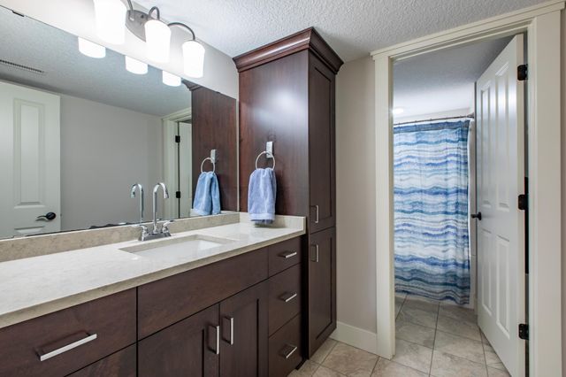 5361 Scenic Oak Drive SW, Rochester, MN 55902