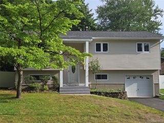 14 Lake Shore Drive, Nanuet, NY 10954