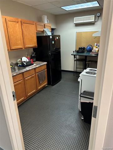 2232 Eureka Road, Wyandotte, MI 48192