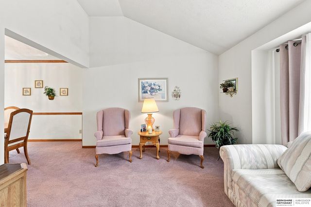 804 Auburn Lane, Papillion, NE 68046