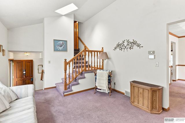 804 Auburn Lane, Papillion, NE 68046