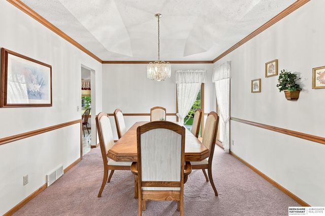 804 Auburn Lane, Papillion, NE 68046