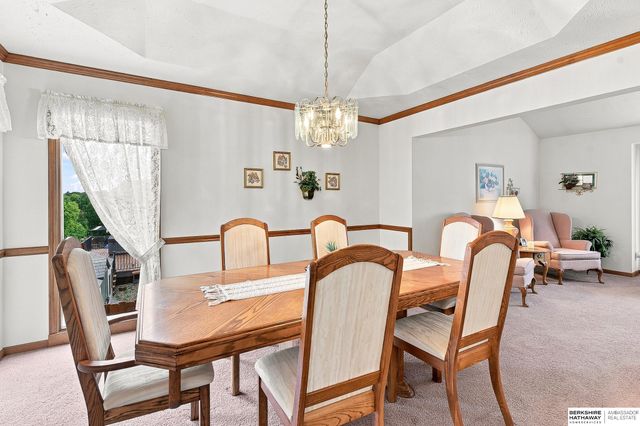 804 Auburn Lane, Papillion, NE 68046