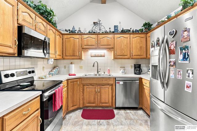 804 Auburn Lane, Papillion, NE 68046