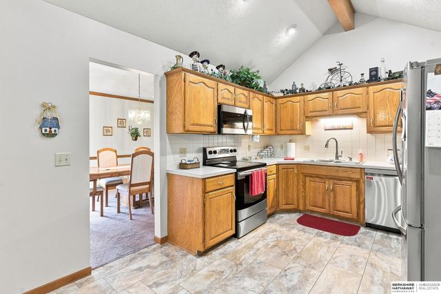 804 Auburn Lane, Papillion, NE 68046