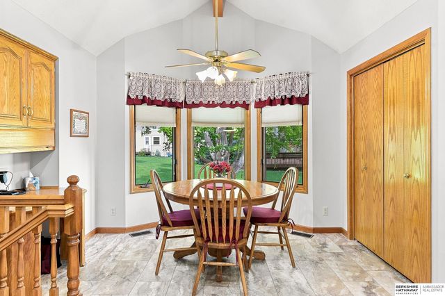 804 Auburn Lane, Papillion, NE 68046