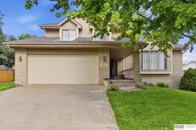 804 Auburn Lane, Papillion, NE 68046
